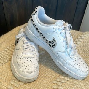 Women’s Nike Court Vision Low Sneaker, size 8